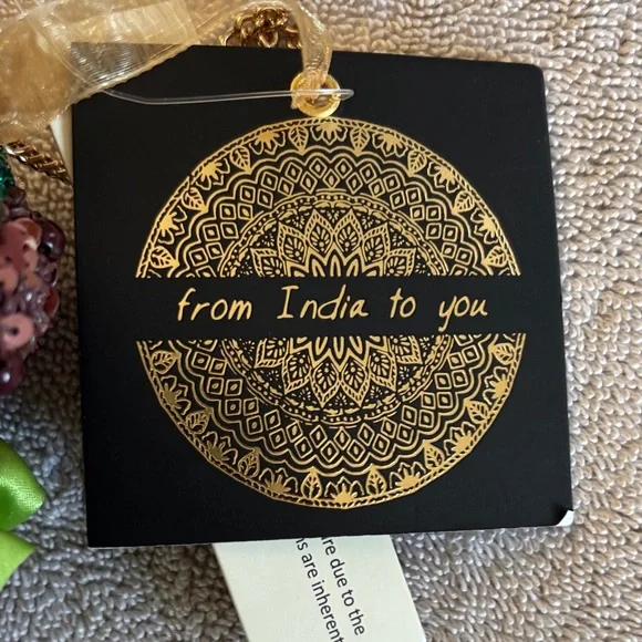 Gourmet Beaded Burger Mini Bag with Gold Chain and Beaded From India to You. - Picture 3 of 5